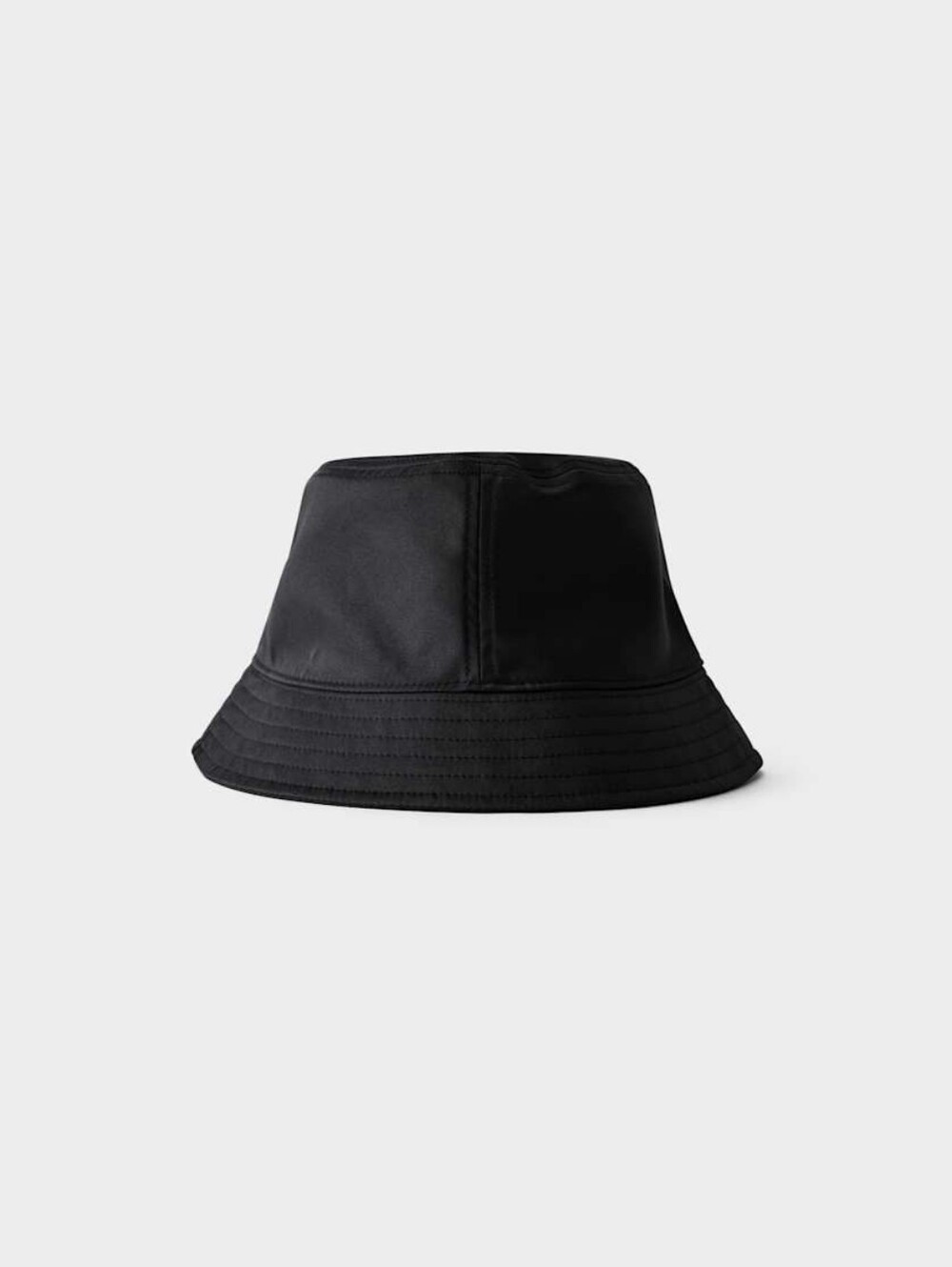 aritzia bucket hat Main Charcter